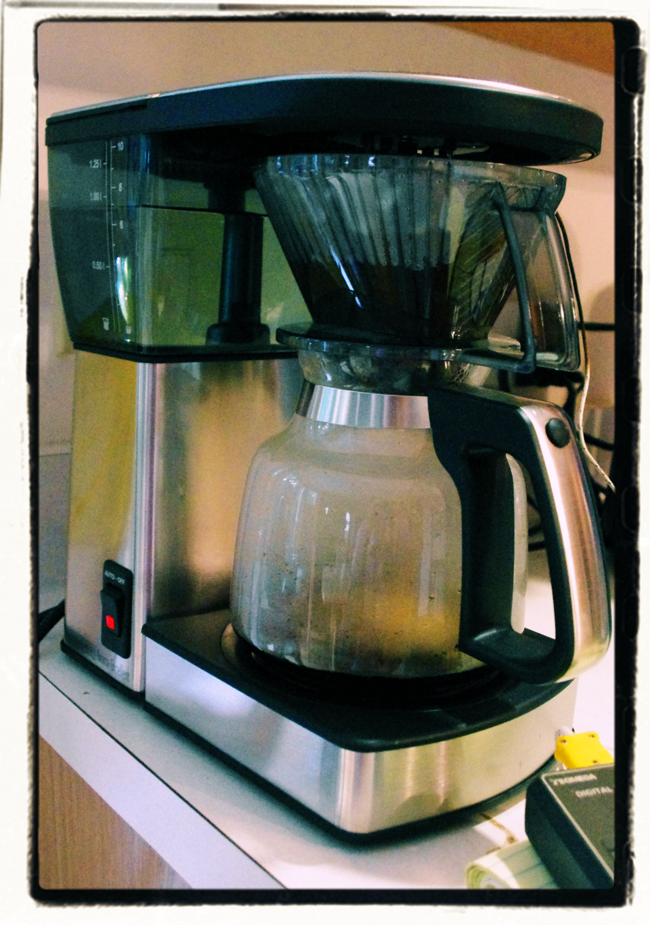 https://coffeecompanion.com/wp-content/uploads/2012/01/Bonavita-Coffeemaker-effects-1.jpg